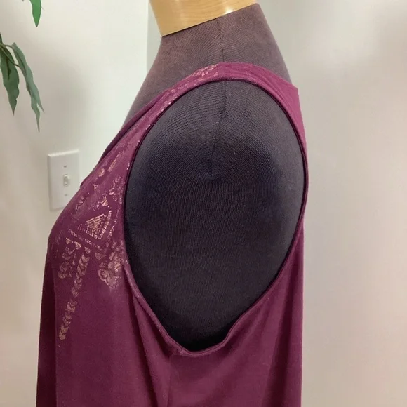 Mudd tank top woman’s size XL scoopneck maroonish purple with gold patte… - Picture 5 of 13